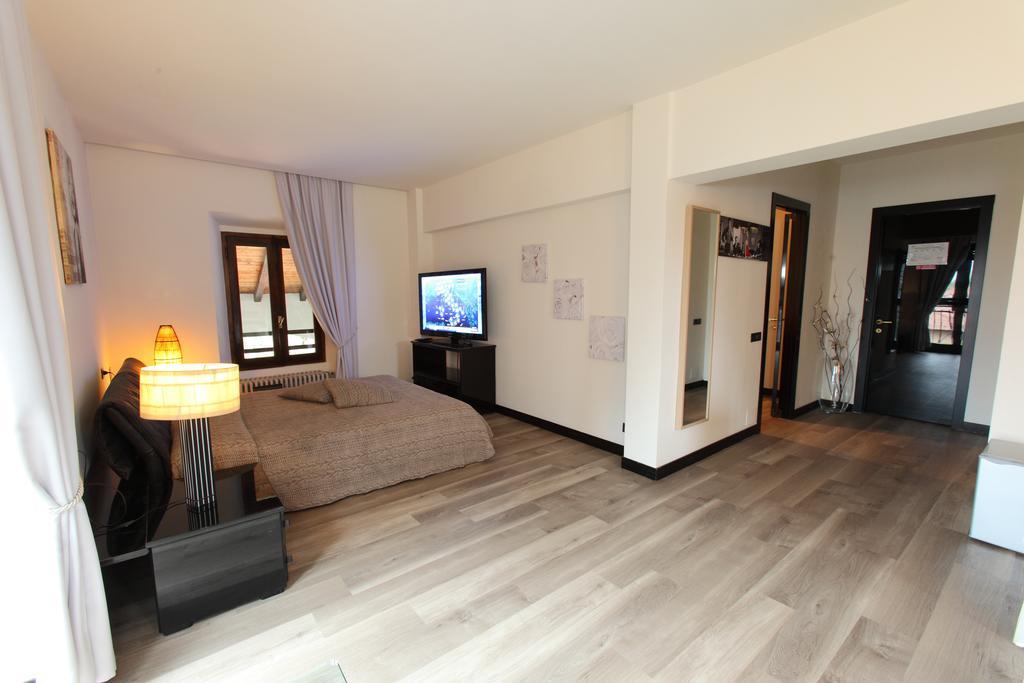 Il Castello B&B Варалло-Помбия Экстерьер фото